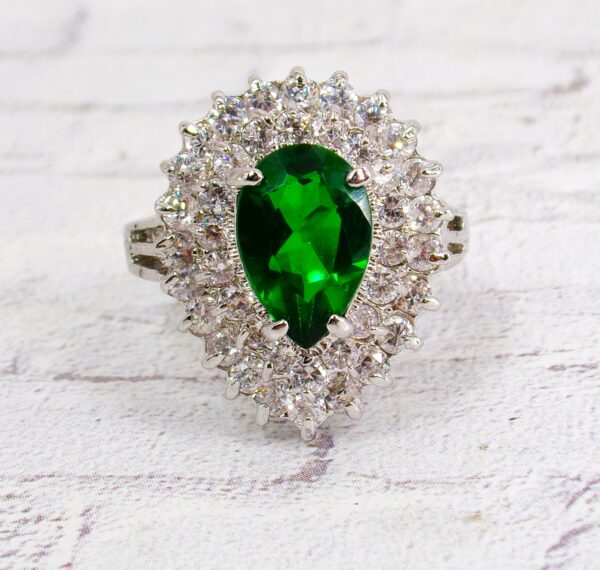 GREEN TEARDROP SHAPE CUBIC ZIRCONIA STONE RING SIZE 7 - Image 4