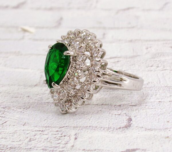 GREEN TEARDROP SHAPE CUBIC ZIRCONIA STONE RING SIZE 7 - Image 5