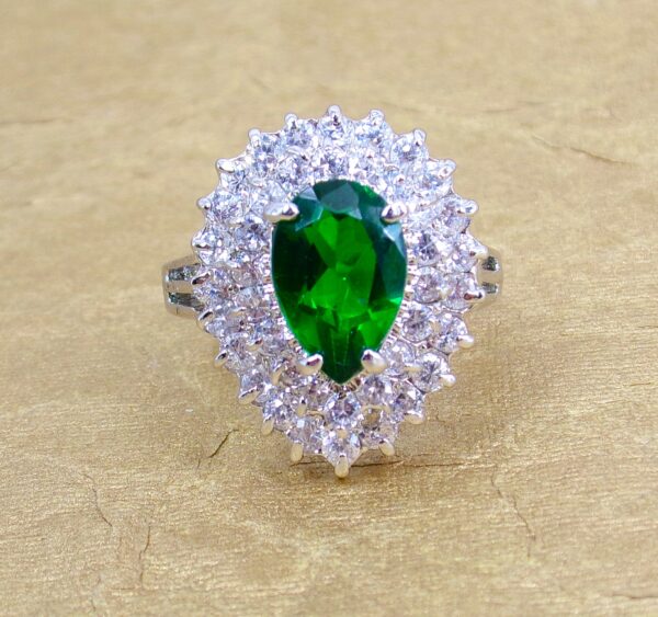 GREEN TEARDROP SHAPE CUBIC ZIRCONIA STONE RING SIZE 7 - Image 8