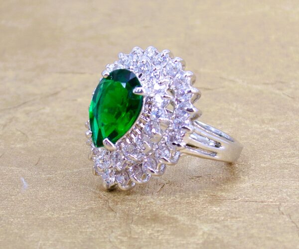 GREEN TEARDROP SHAPE CUBIC ZIRCONIA STONE RING SIZE 7 - Image 9