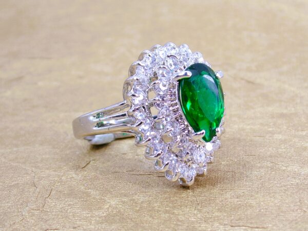 GREEN TEARDROP SHAPE CUBIC ZIRCONIA STONE RING SIZE 7 - Image 10