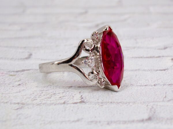 LARGE RED MARQUISE CUBIC ZIRCONIA STONE RING SIZE 7 - Image 5