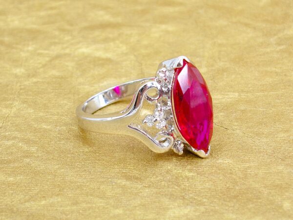 LARGE RED MARQUISE CUBIC ZIRCONIA STONE RING SIZE 7 - Image 8