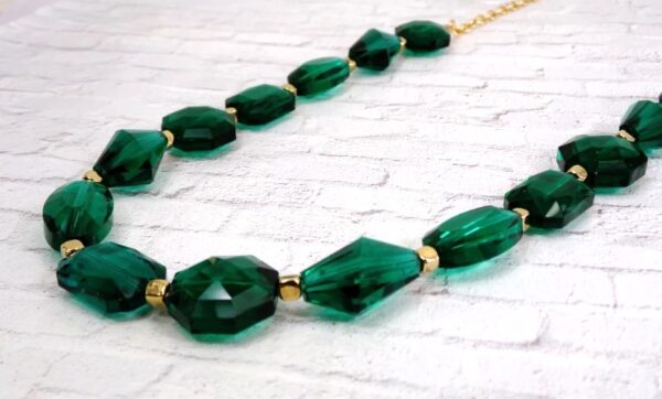 GREEN GLASS BEAD NECKLACE - Image 2