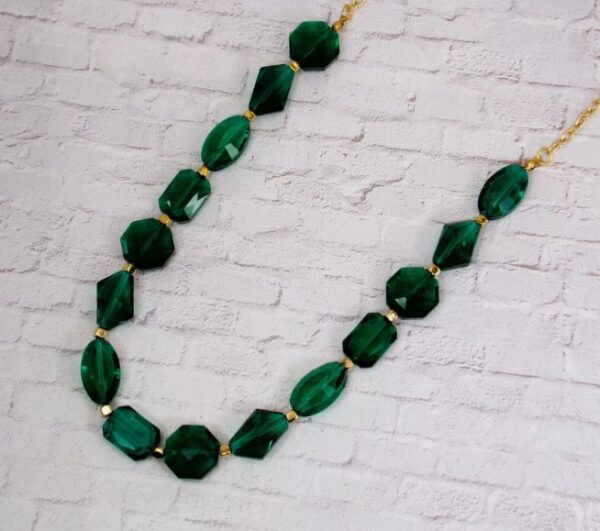 GREEN GLASS BEAD NECKLACE - Image 7