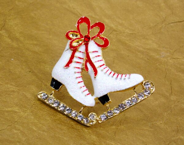 ICE SKATES PIN BROOCH WITH SPARKLES AND CRYSTALS - Image 2