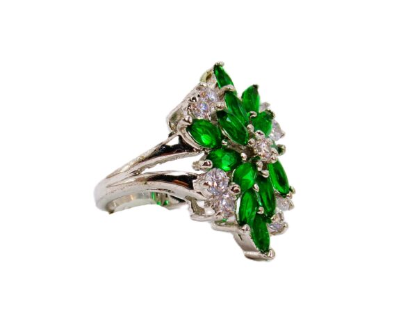 GREEN AND CLEAR CUBIC ZIRCONIA STONE RING SIZE 8 - Image 4