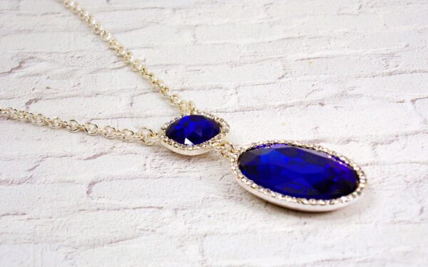 BLUE OVAL CRYSTAL PENDANT NECKLACE - Image 4