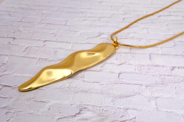 LONG GOLD PENDANT NECKLACE IN MATTE GOLD - Image 5