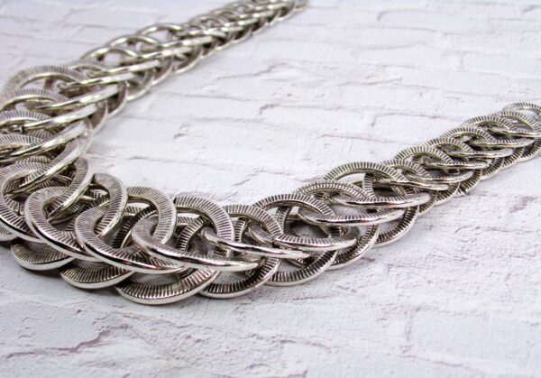 SILVER TEXTURED LINK NECKLACE - Image 2