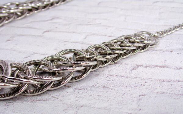 SILVER TEXTURED LINK NECKLACE - Image 6