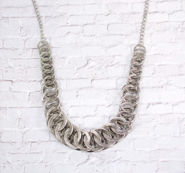 SILVER TEXTURED LINK NECKLACE - Image 9