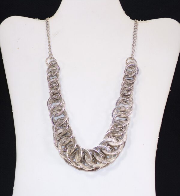 SILVER TEXTURED LINK NECKLACE - Image 3