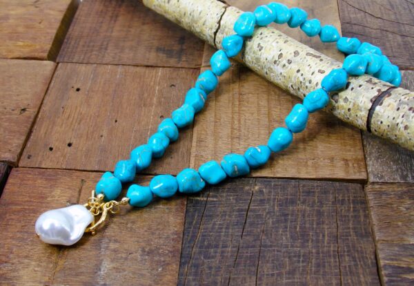 TURQUOISE STONE NECKLACE WITH WHITE PEARL BEAD PENDANT - Image 3