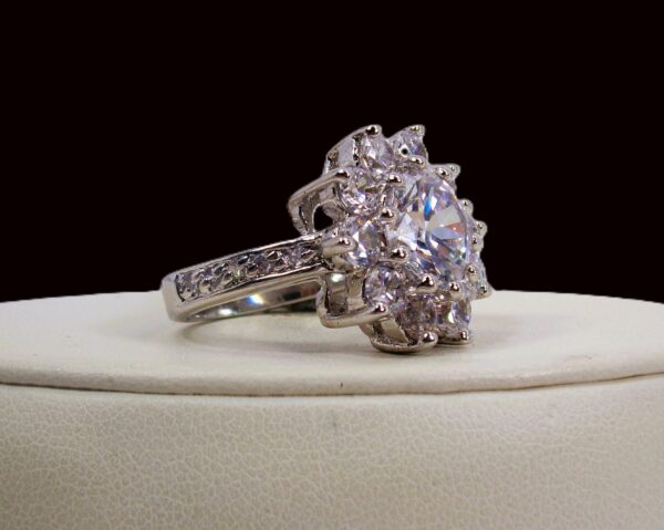 SPARKLING CLEAR CUBIC ZIRCONIA STONE RING SIZE 7 - Image 6