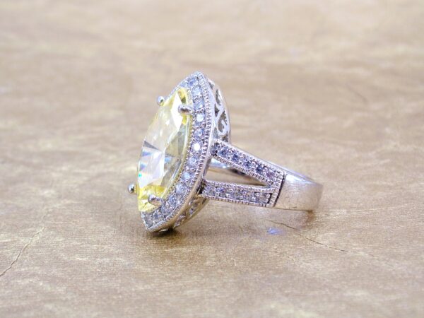 YELLOW MARQUISE SHAPE CUBIC ZIRCONIA STONE RING SIZE 7 - Image 5