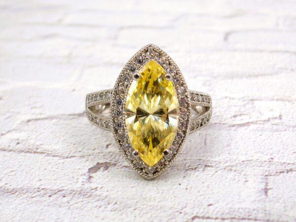 YELLOW MARQUISE SHAPE CUBIC ZIRCONIA STONE RING SIZE 7 - Image 6