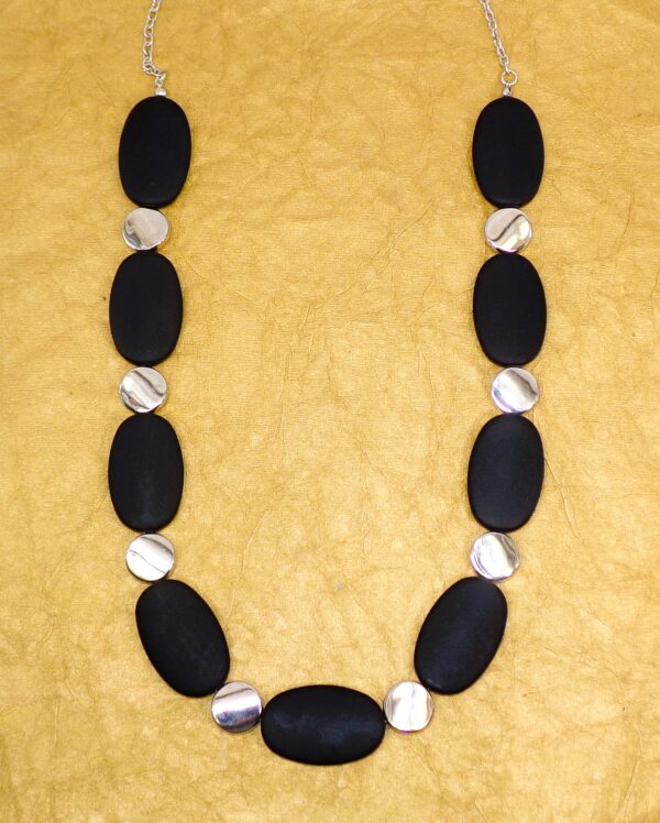 BLACK AND SILVER BEAD NECKLACE - Image 5