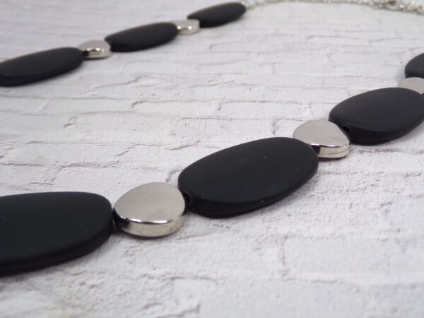 BLACK AND SILVER BEAD NECKLACE - Image 3