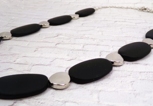 BLACK AND SILVER BEAD NECKLACE - Image 6