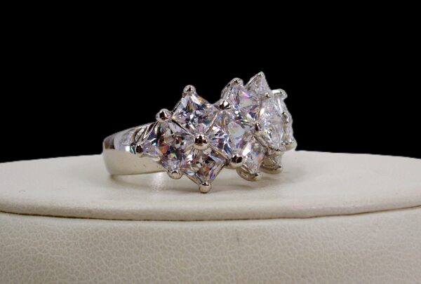 CLEAR CUBIC ZIRCONIA STONE BAND RING SIZE 8 - Image 9