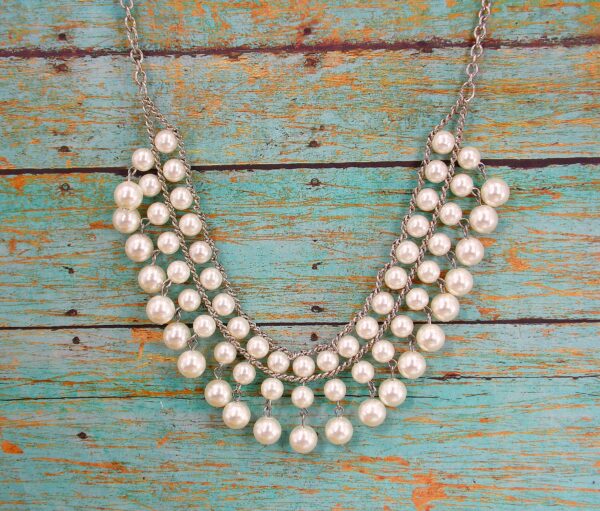 WHITE PEARL FRINGE BEADED NECKLACE - Image 6