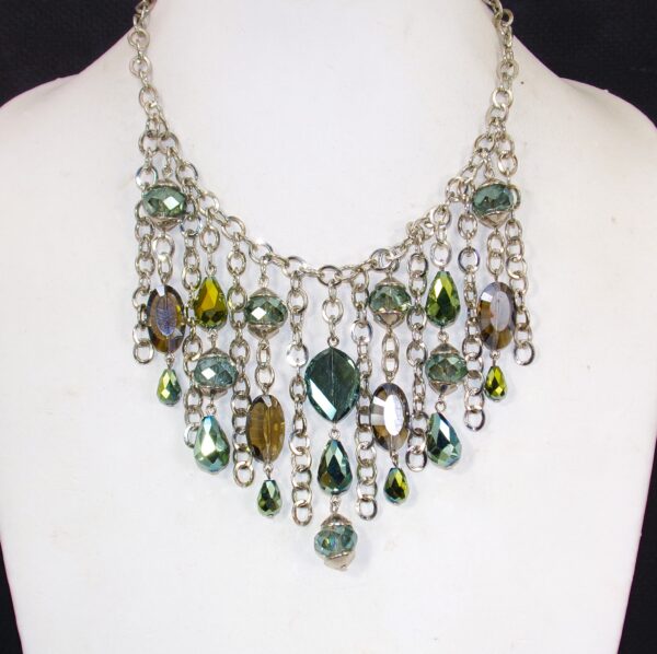 GREEN GLASS FRINGE BEADED NECKLACE - Image 2