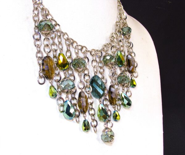 GREEN GLASS FRINGE BEADED NECKLACE - Image 3