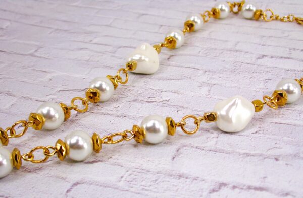 WHITE PEARL NECKLACE WITH WHITE STONE PENDANT - Image 6