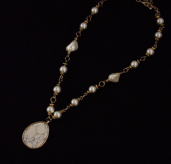 WHITE PEARL NECKLACE WITH WHITE STONE PENDANT - Image 8