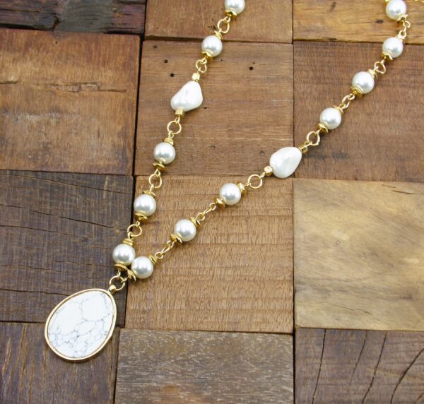 WHITE PEARL NECKLACE WITH WHITE STONE PENDANT - Image 9