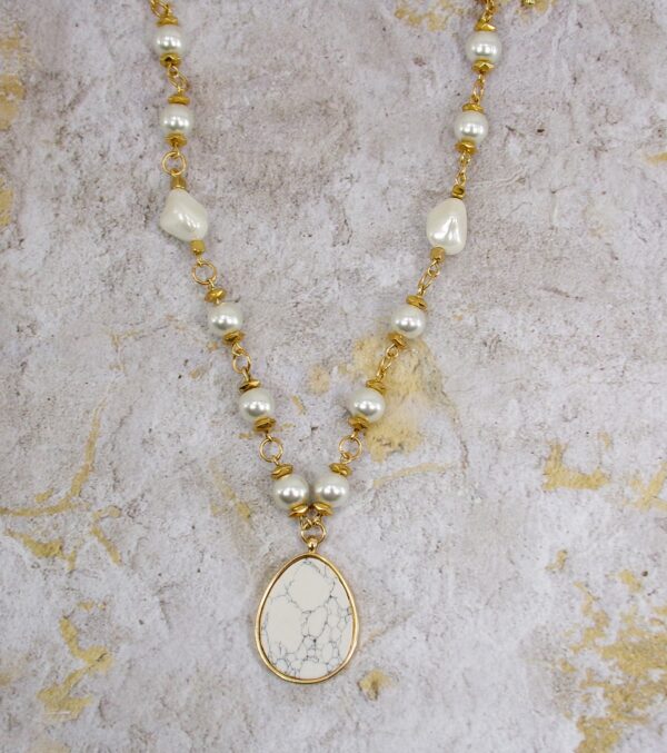 WHITE PEARL NECKLACE WITH WHITE STONE PENDANT - Image 7