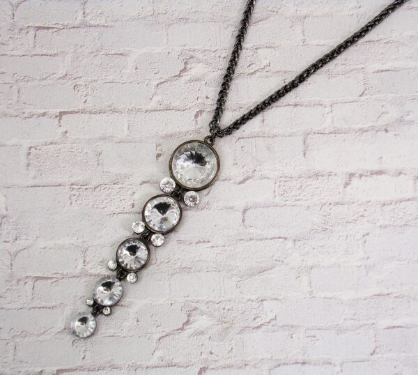 LONG DRAMATIC CRYSTAL PENDANT NECKLACE - Image 4