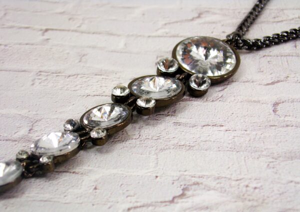 LONG DRAMATIC CRYSTAL PENDANT NECKLACE - Image 3