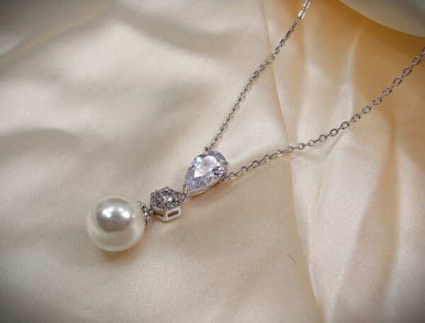 WHITE PEARL PENDANT WITH CLEAR CUBIC ZIRCONIA STONES - Image 5