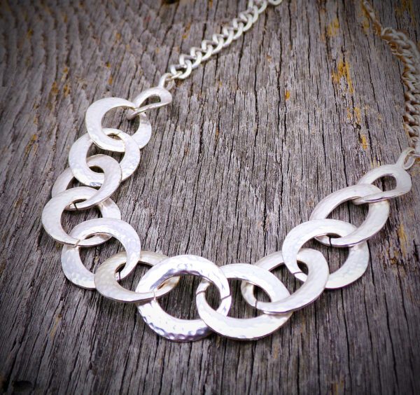 LINK NECKLACE IN A MATTE SILVER FINISH - Image 5