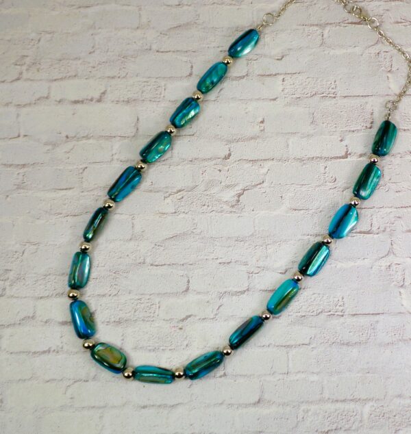 BLUE SHELL BEAD NECKLACE - Image 8