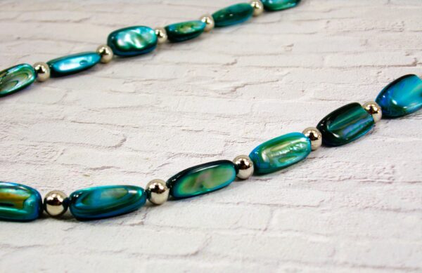 BLUE SHELL BEAD NECKLACE - Image 4