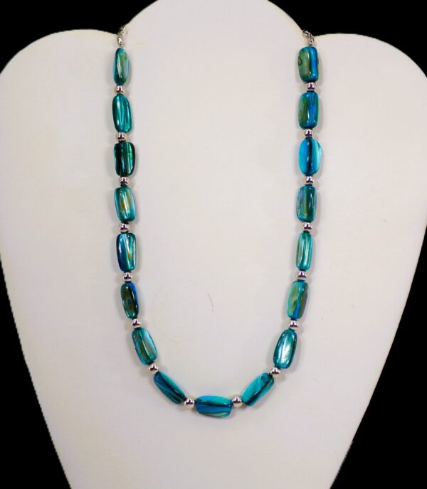 BLUE SHELL BEAD NECKLACE - Image 3