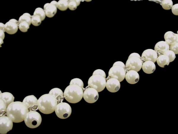 WHITE PEARL BEAD NECKLACE - Image 3