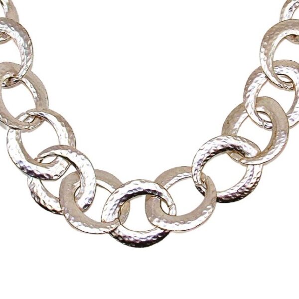 LINK NECKLACE IN A MATTE SILVER FINISH - Image 3