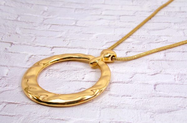 LARGE ROUND GOLD PENDANT NECKLACE - Image 4