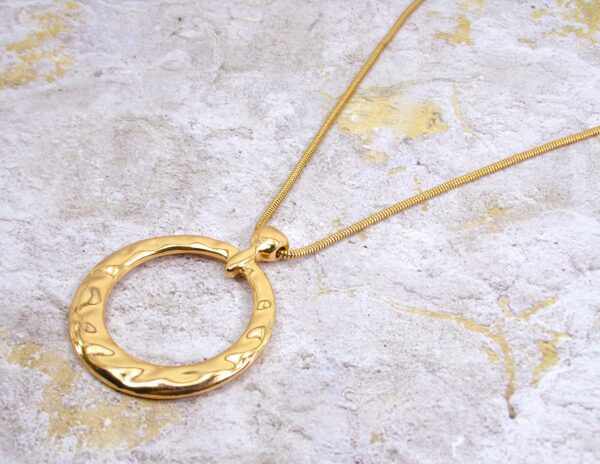 LARGE ROUND GOLD PENDANT NECKLACE - Image 9