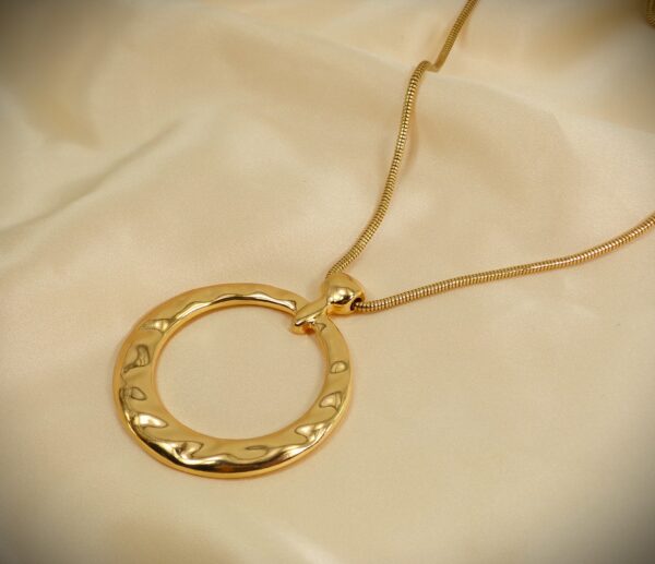 LARGE ROUND GOLD PENDANT NECKLACE - Image 6