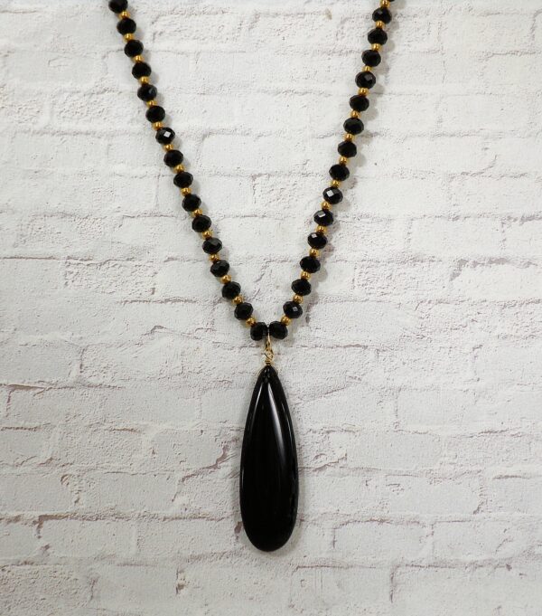 BLACK AGATE STONE PENDANT ON A BLACK GLASS BEAD NECKLACE - Image 4