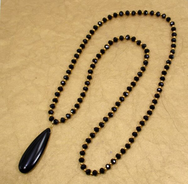 BLACK AGATE STONE PENDANT ON A BLACK GLASS BEAD NECKLACE - Image 3