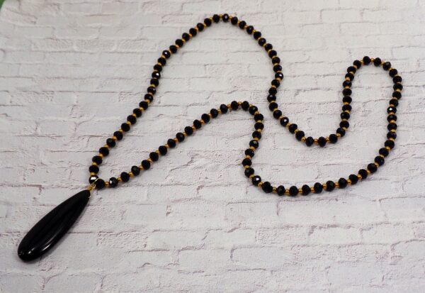 BLACK AGATE STONE PENDANT ON A BLACK GLASS BEAD NECKLACE - Image 6