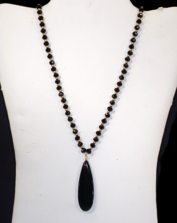 BLACK AGATE STONE PENDANT ON A BLACK GLASS BEAD NECKLACE - Image 7