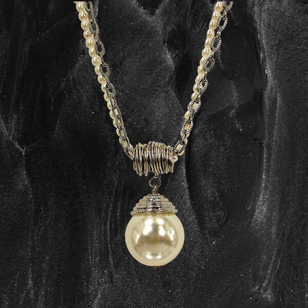 LARGE WHITE PEARL PENDANT NECKLACE - Image 9