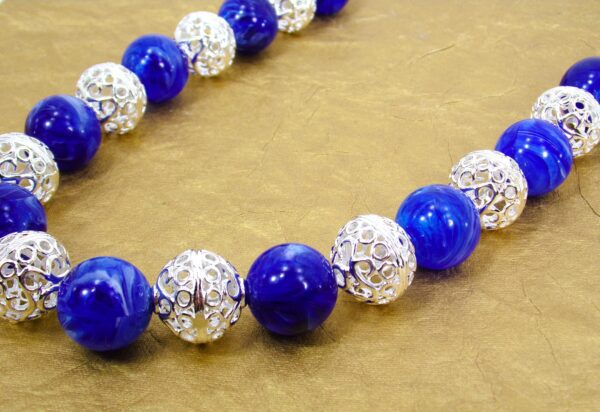 BLUE AND SILVER BEAD NECKLACE - Image 5